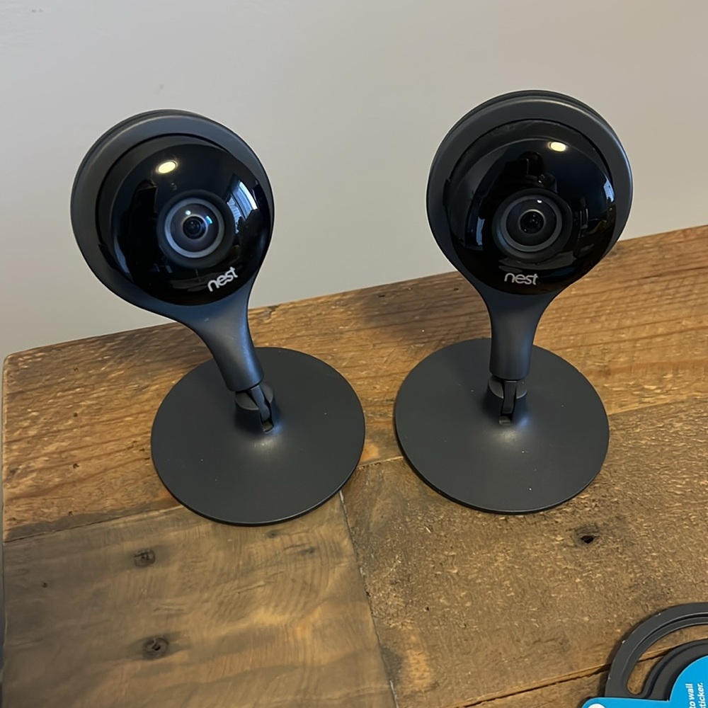 NEST security camera - set of 2 - Picture 2 of 2